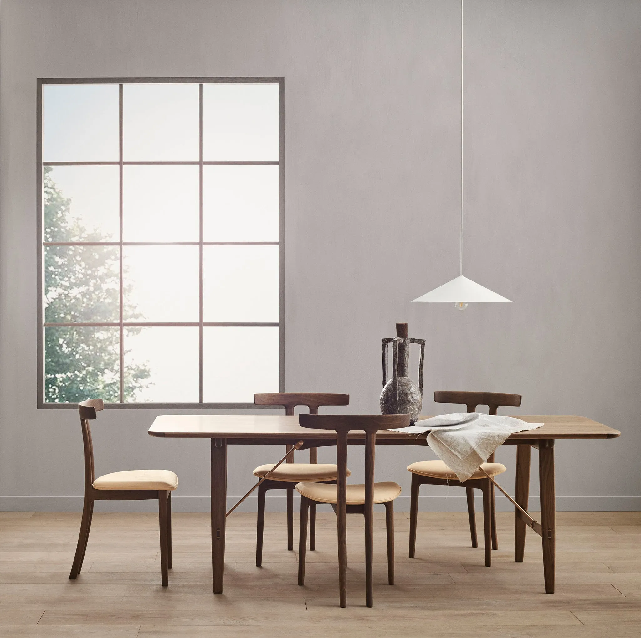 BM1160 Hunting Table by Carl Hansen & Søn