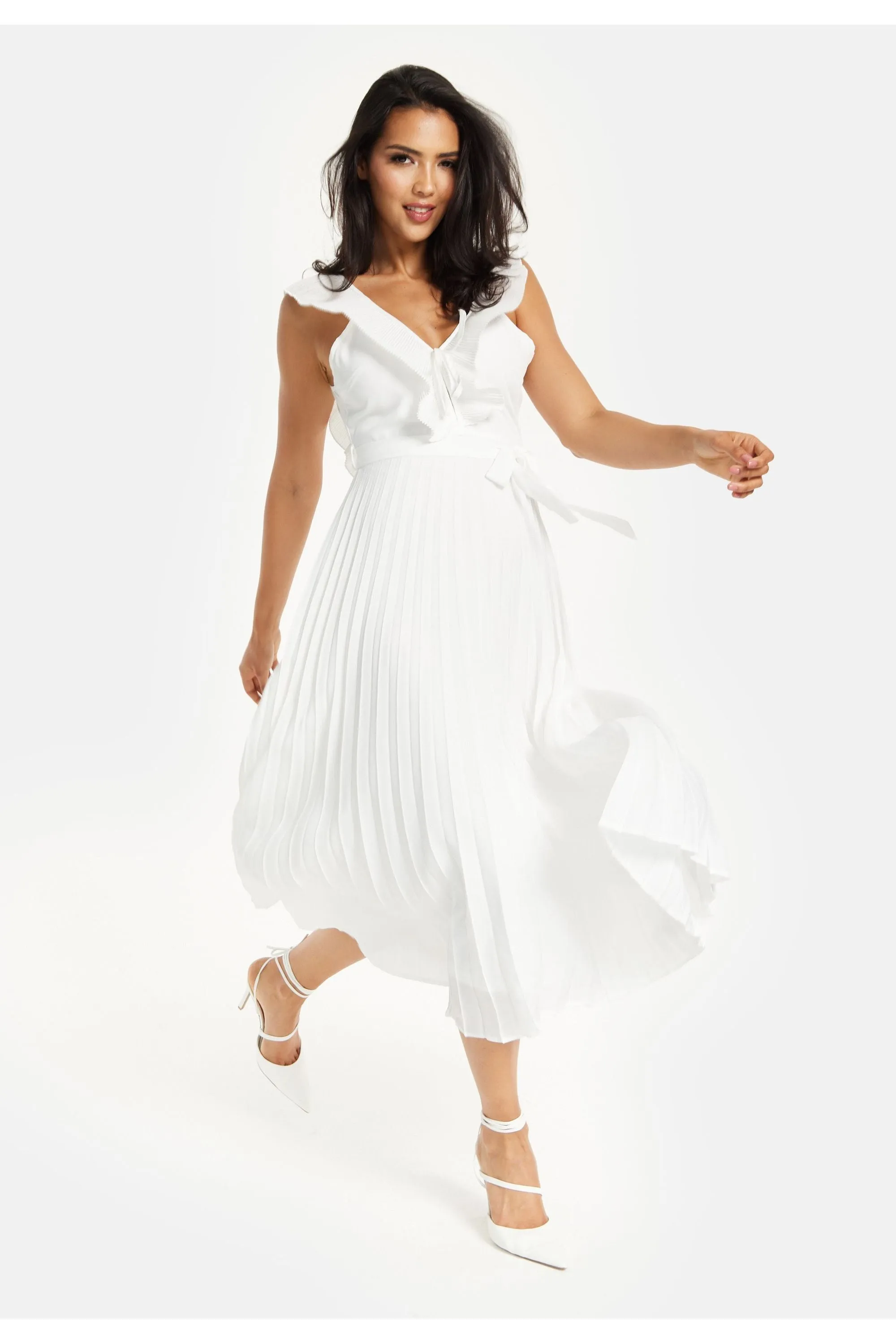 Liquorish Frilled V Neck Sleeveless Pleated Maxi Dress In White