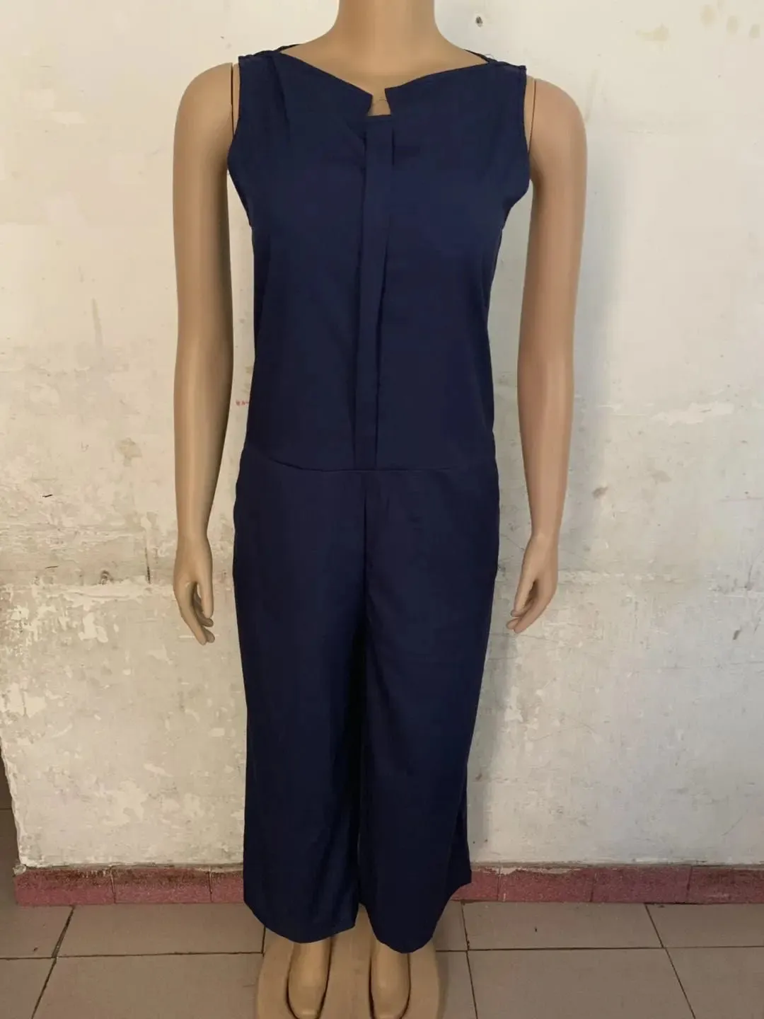 Women's Classic Solid Color Sleeveless Jumpsuit