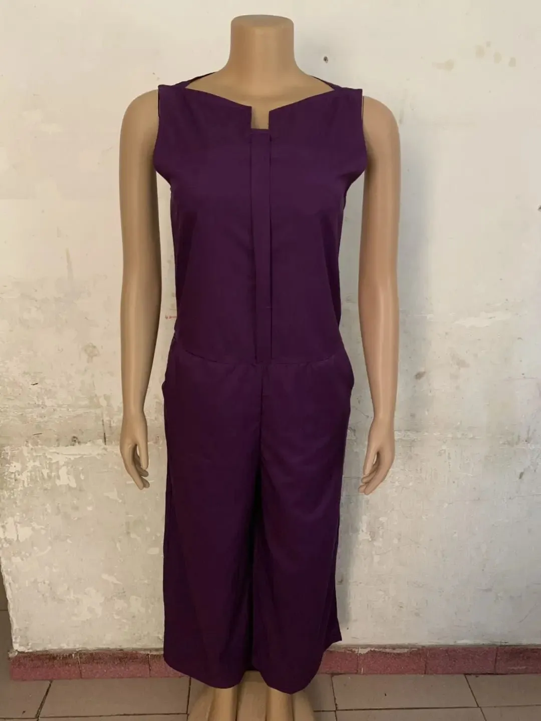 Women's Classic Solid Color Sleeveless Jumpsuit